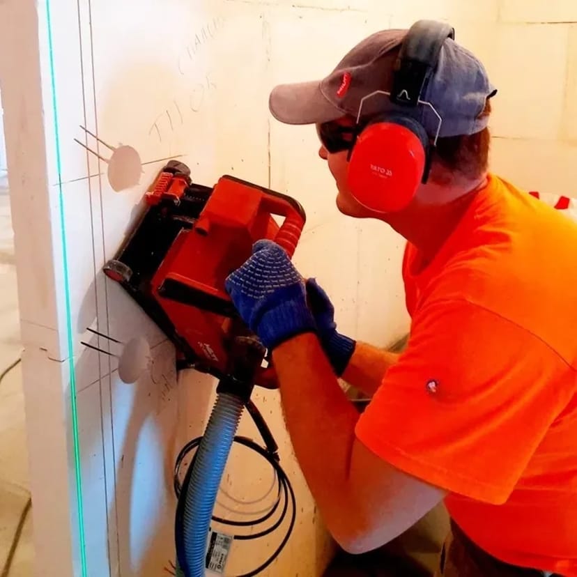 Штробление стен без пыли. Штробы Харьков. Услуги электрика без пыли