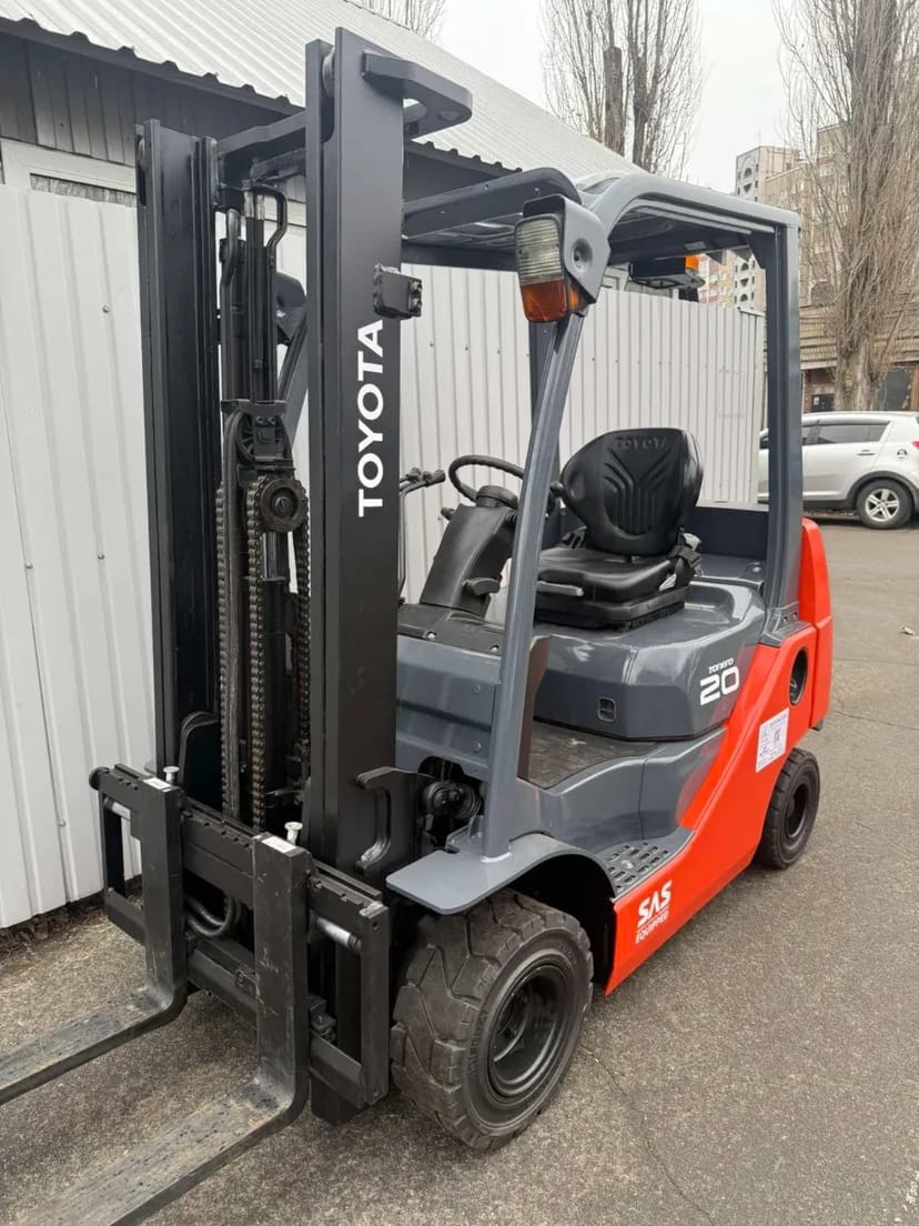 Навантажувач Toyota 02-8FDKF20