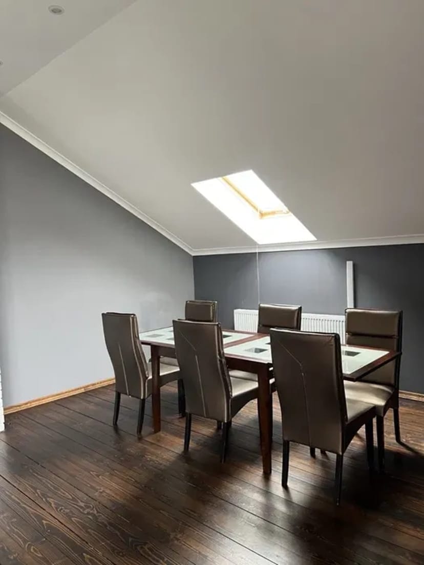 Дворівнева квартира з подвірʼям