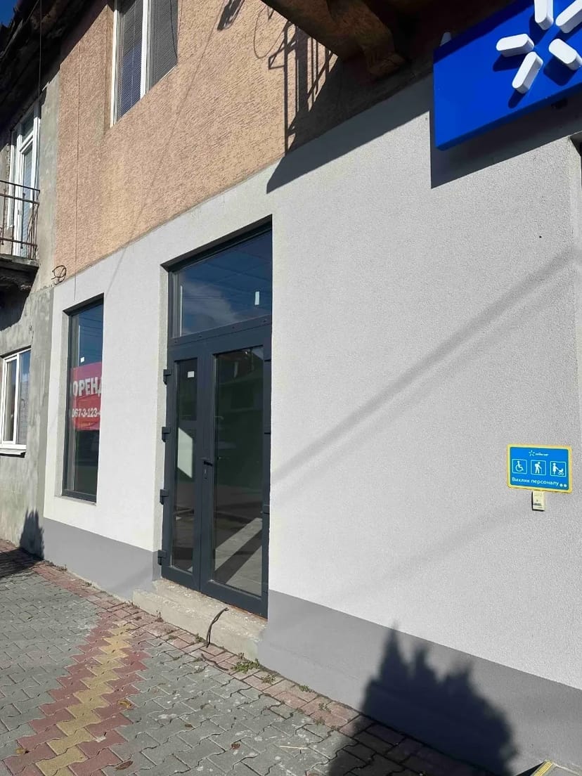 Фасадне приміщення 82 м2 в Тячівському районі