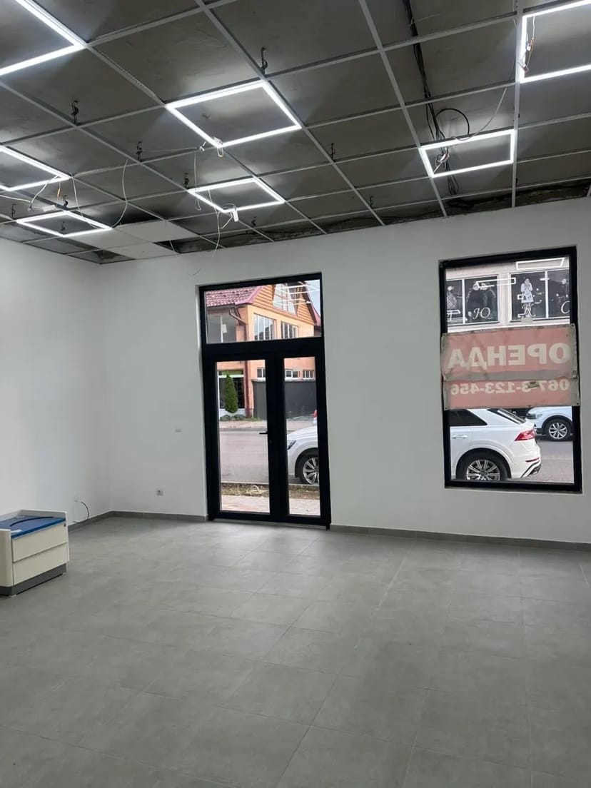 Фасадне приміщення 82 м2 в Тячівському районі