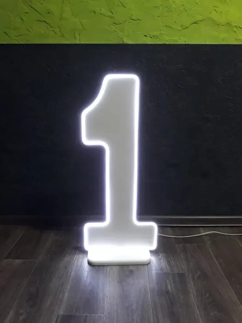 Банери, каркаси, неонові цифри