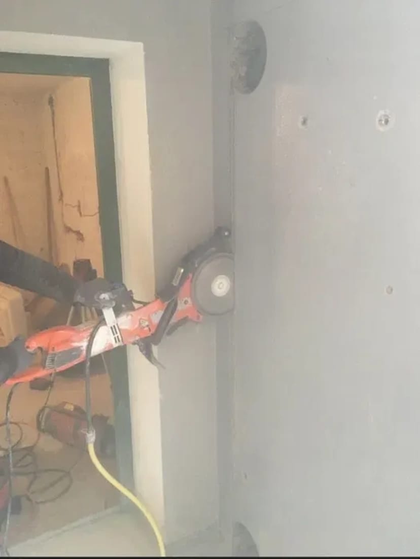 Алмазне буріння отворів. Алмазне свердління. Різання отвору.