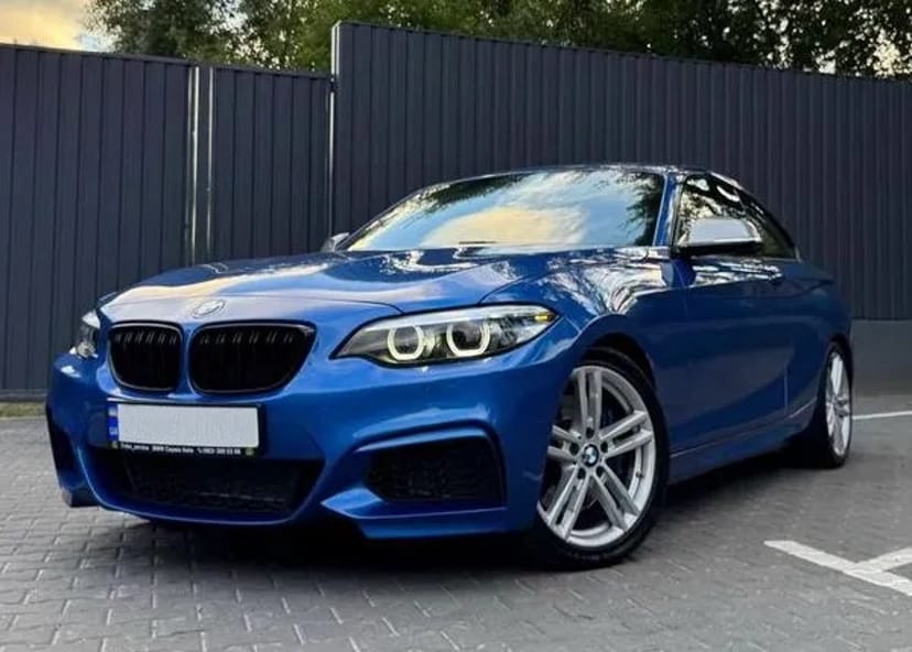 426 BMW 240i синяя для фотосессии съемки