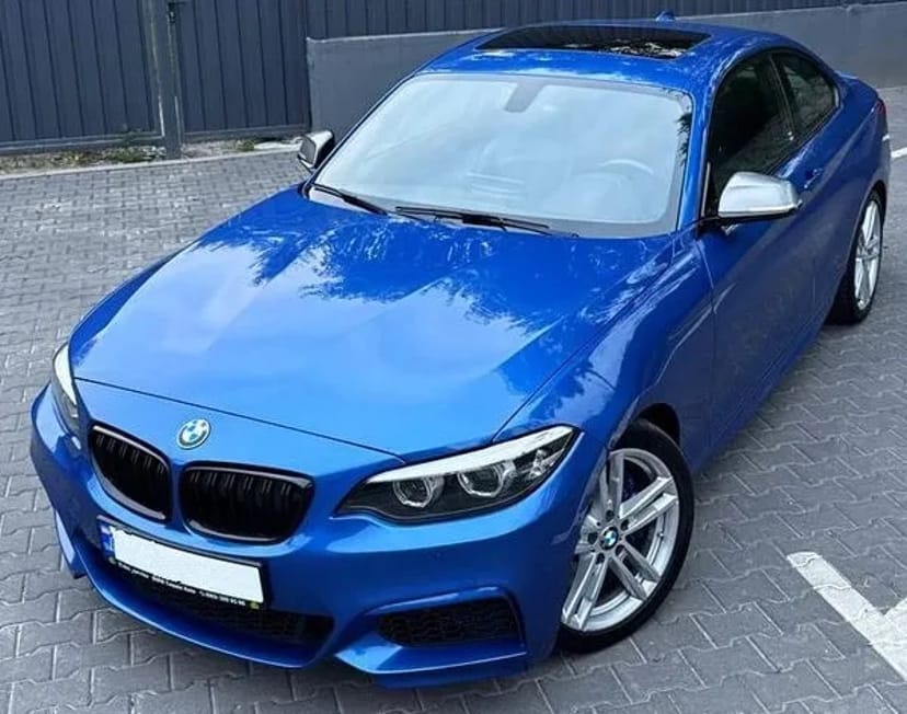 426 BMW 240i синяя для фотосессии съемки