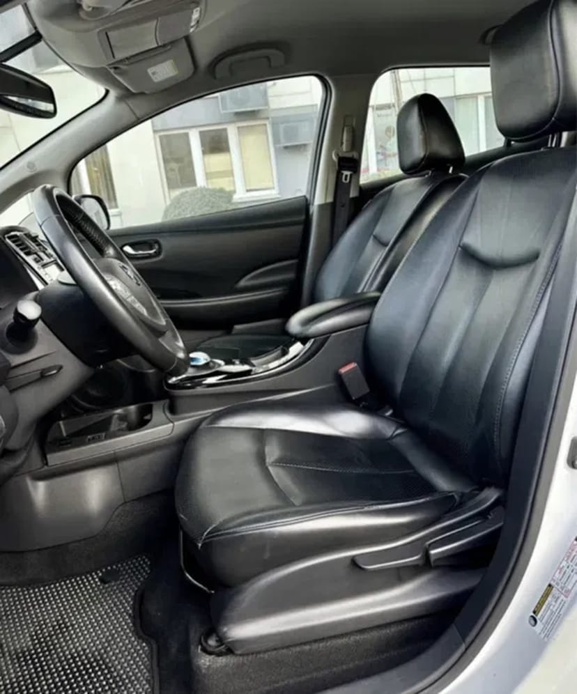   Авто Nisan Leaf