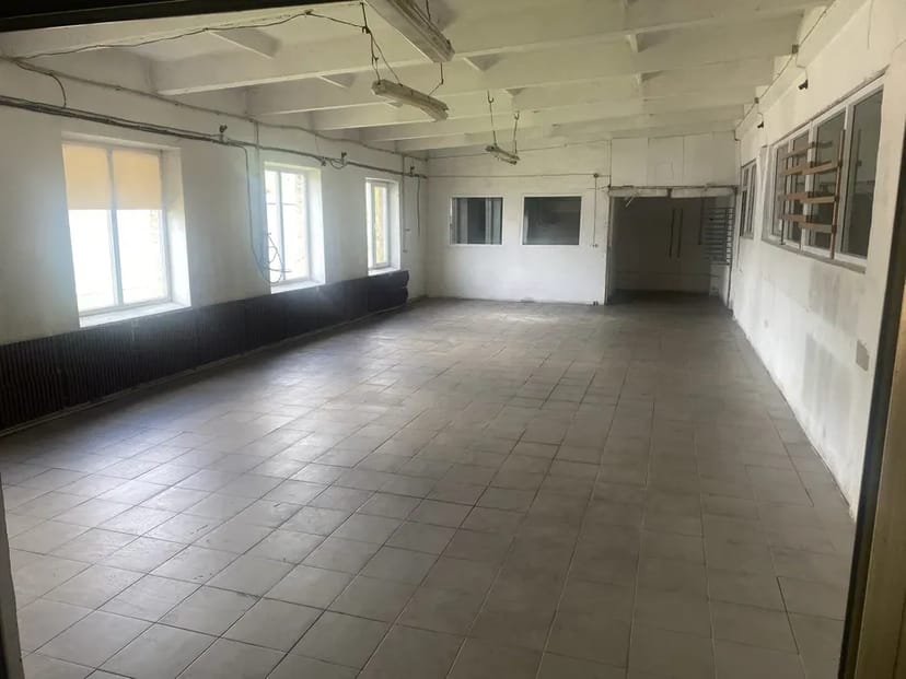 Виробниче Приміщення 700 м². Зручний Під'їзд, Власна Територія!