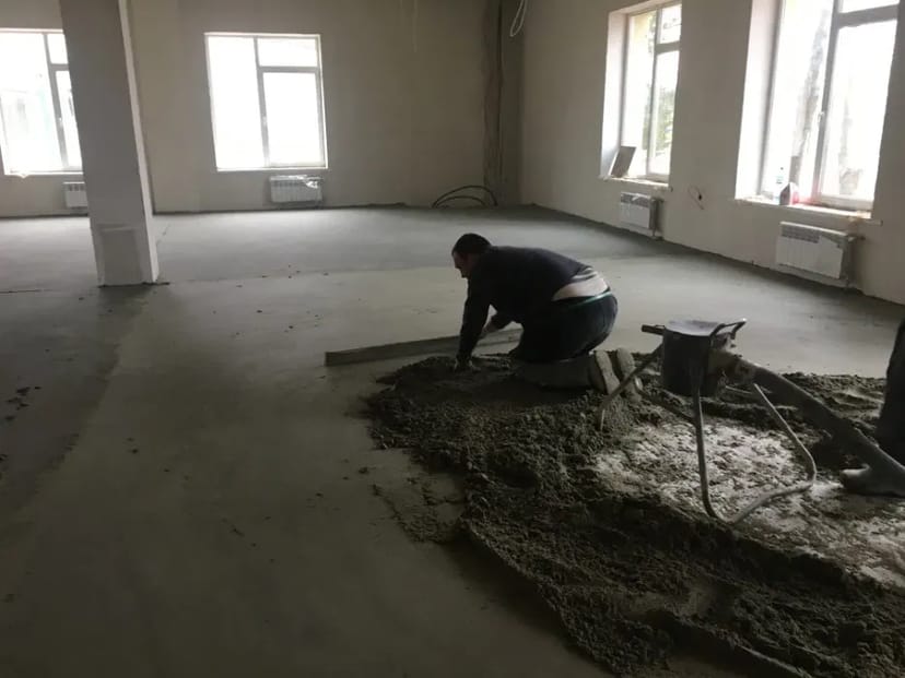 Полусухая (механічна) стяжка пола, машинна штукатурка від 200 грн. Монтаж даху.