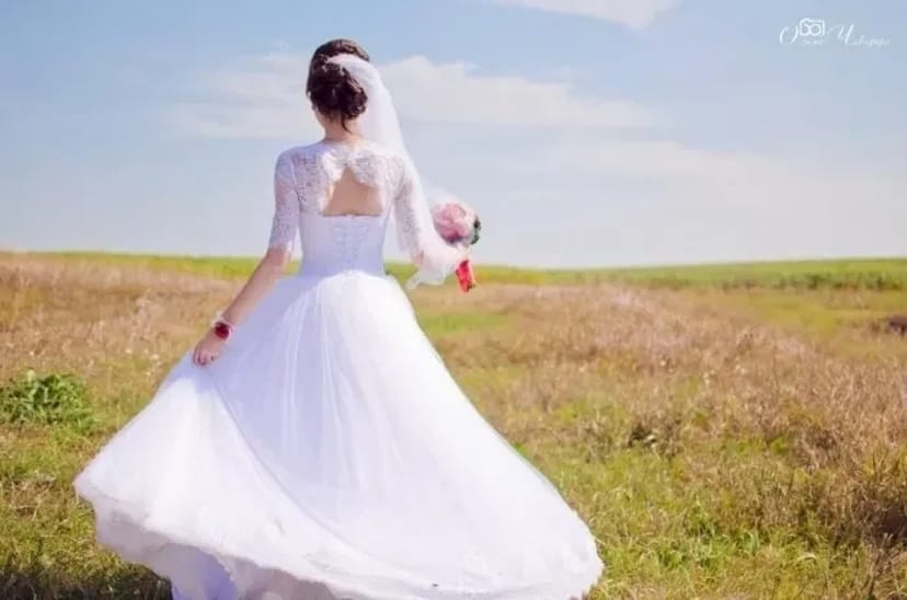 Шикарна весільна сукня