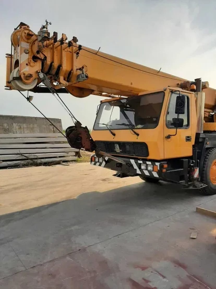 Автокран 50т, 38 м стріла + гусьок 15 м