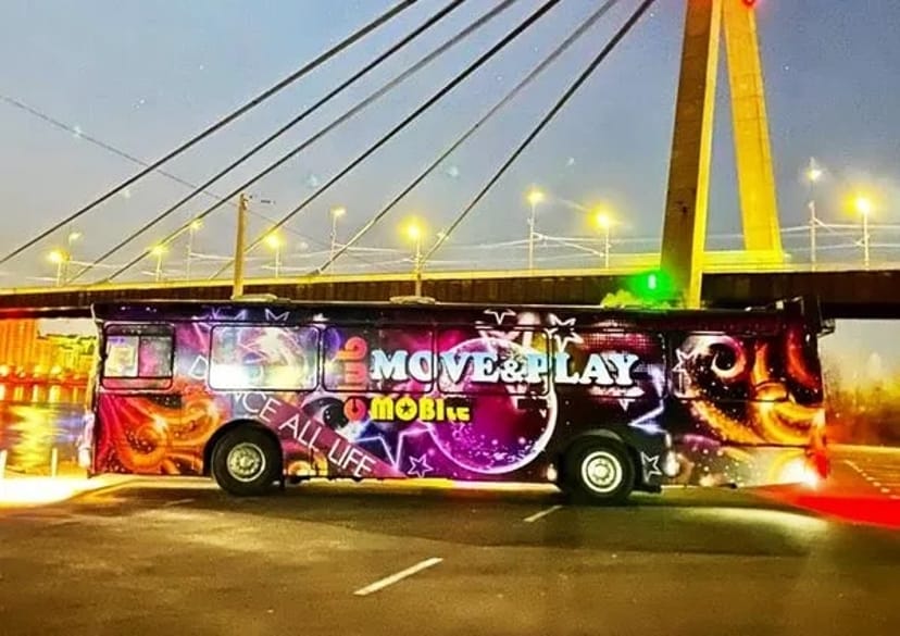 367 Автобус Party Bus Move & Play на дитяче свято