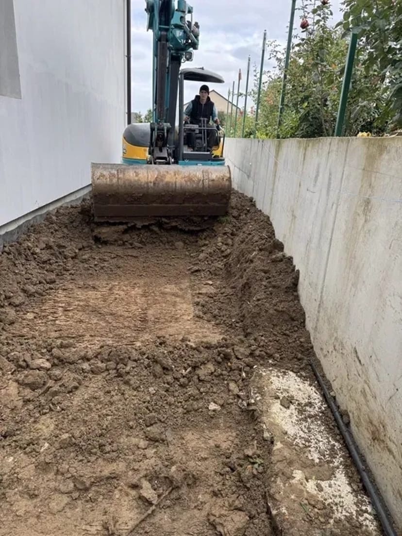 Надаємо послуги міні-екскаватора