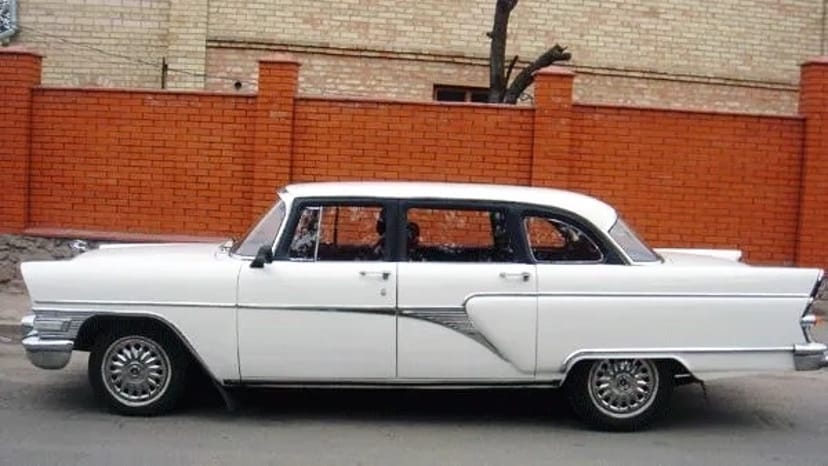 205 Ретро авто Chayka GAZ-13 біла на весілля в києві