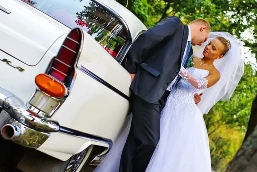 205 Ретро авто Chayka GAZ-13 біла на весілля в києві