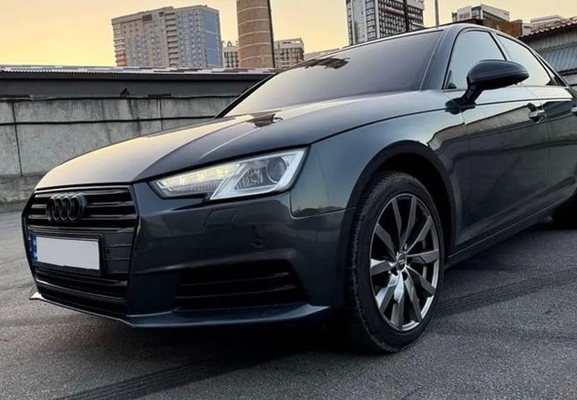 139 Авто Audi A4 без водія