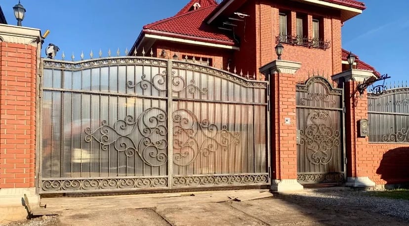 Ворота в'їзні: розпашні, ковані, ролети, ролетні, відкатні