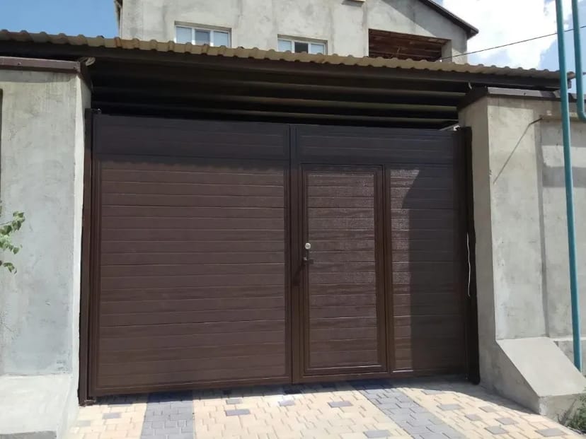 Ворота в'їзні: розпашні, ковані, ролети, ролетні, відкатні