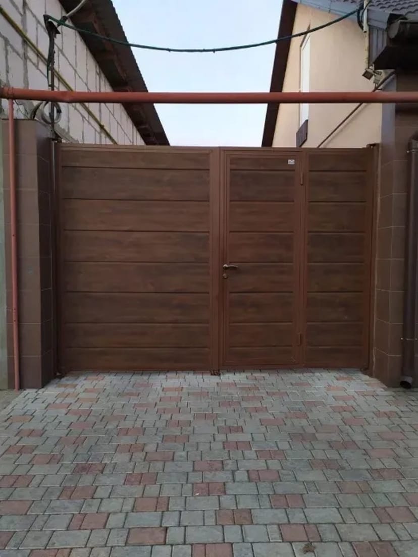 Ворота в'їзні: розпашні, ковані, ролети, ролетні, відкатні