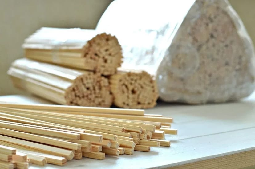 Виготовлення паличок для солодкої вати різних розмірів.