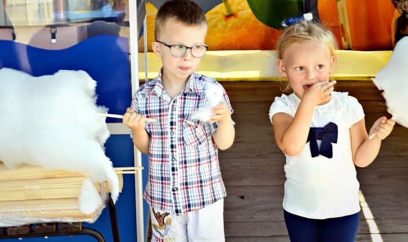 Виготовлення паличок для солодкої вати різних розмірів.