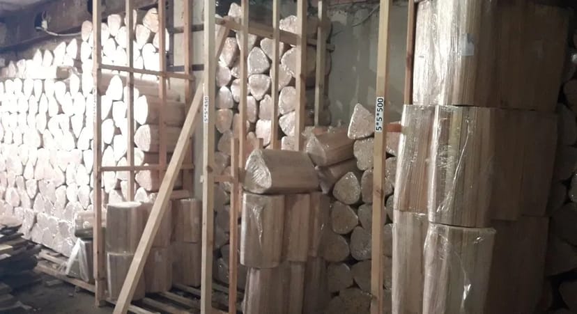 Виготовлення паличок для солодкої вати різних розмірів.