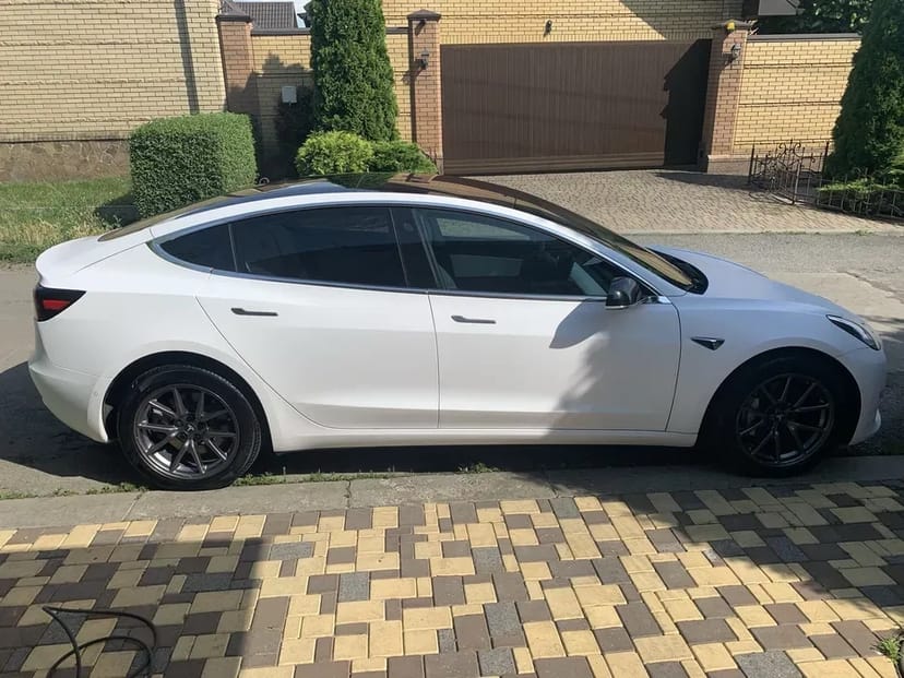 Авто тесла модел 3