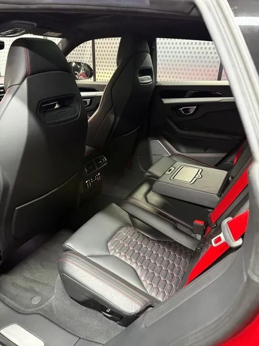 409 Lamborghini Urus без водія з водієм 