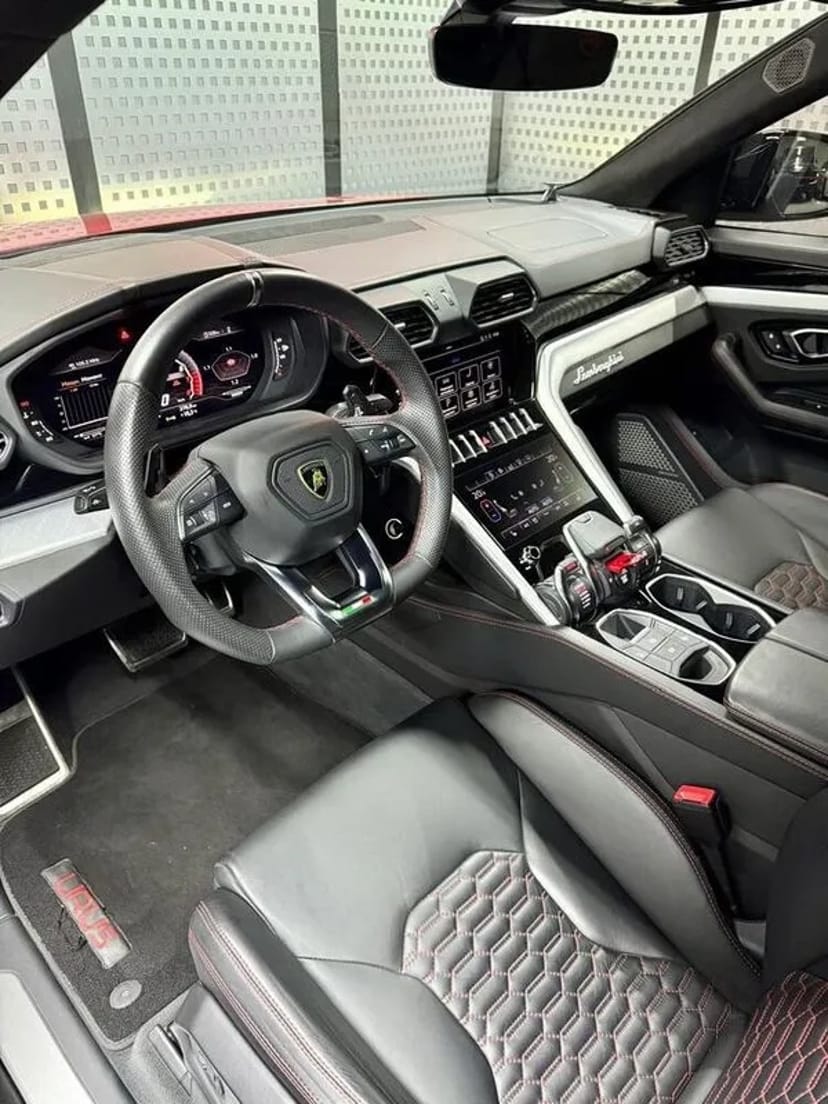 409 Lamborghini Urus без водія з водієм 
