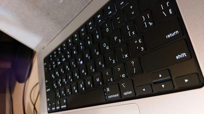 Гравировка клавиатур MacBook. Лазерная гравировка на клавиатуре Киев 400 грн.