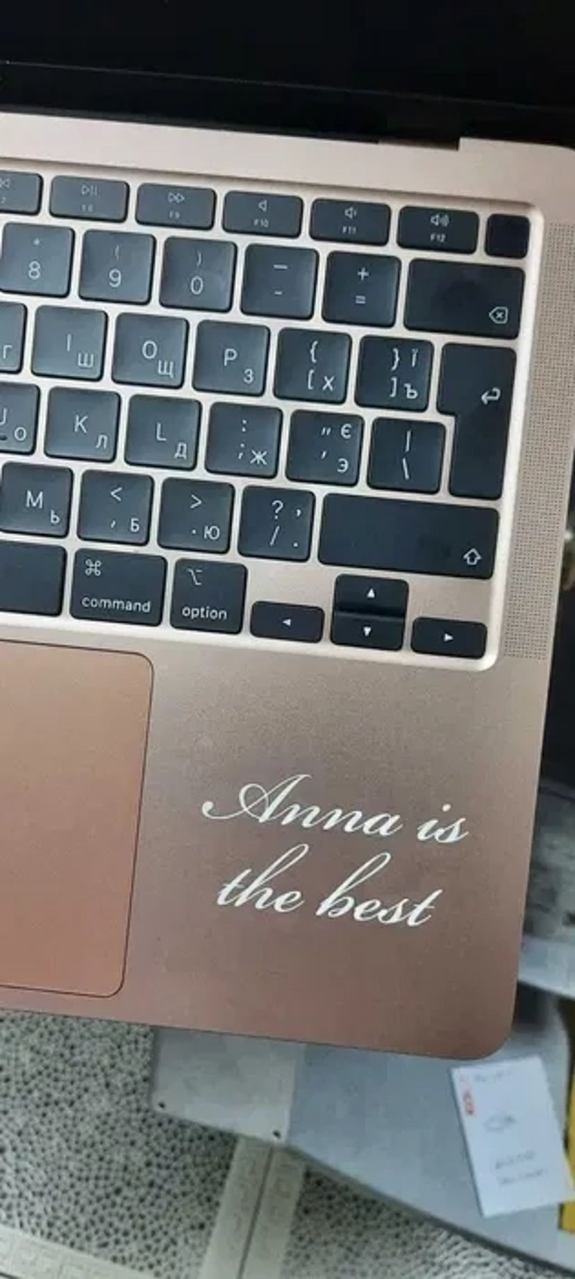 Гравировка клавиатур MacBook. Лазерная гравировка на клавиатуре Киев 400 грн.