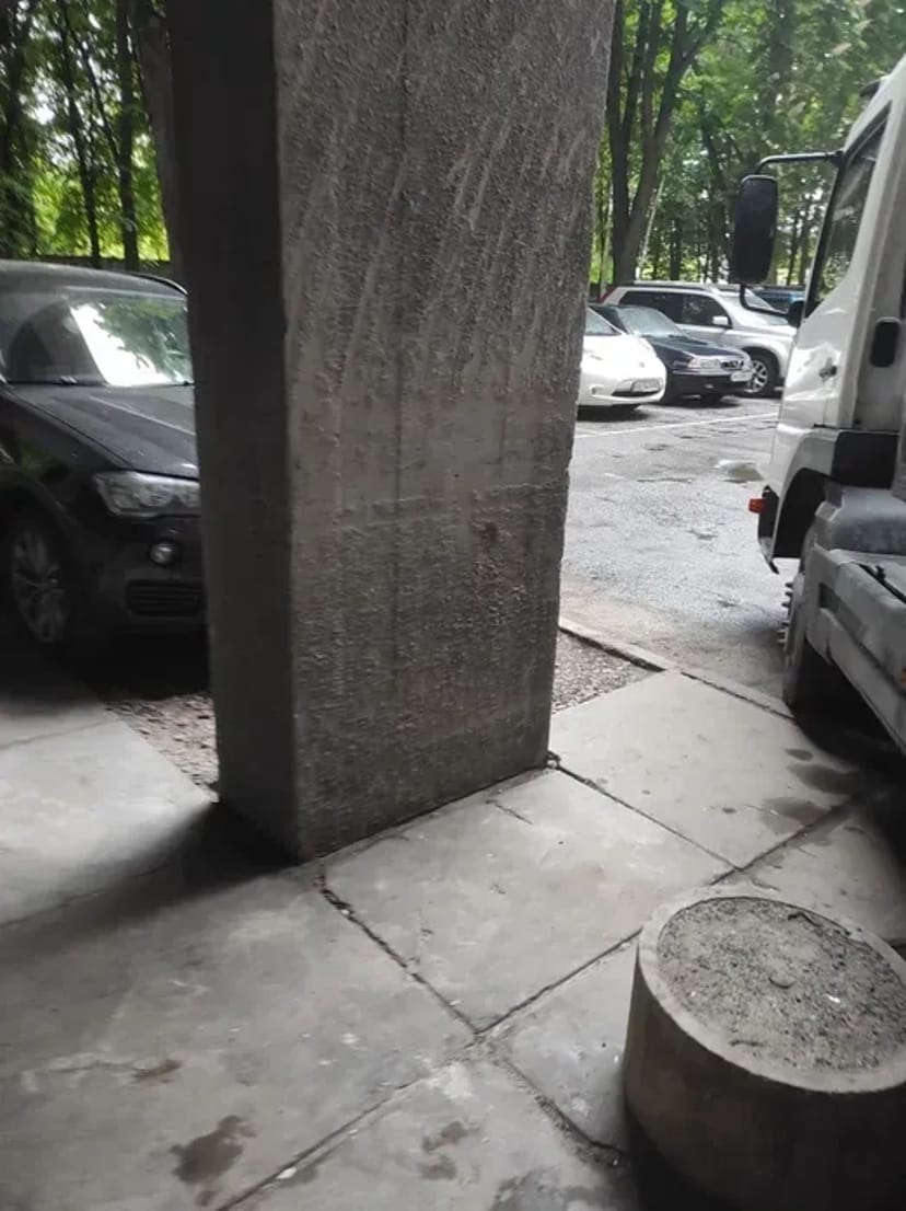 Вивіз сміття. Київ Лівий берег.