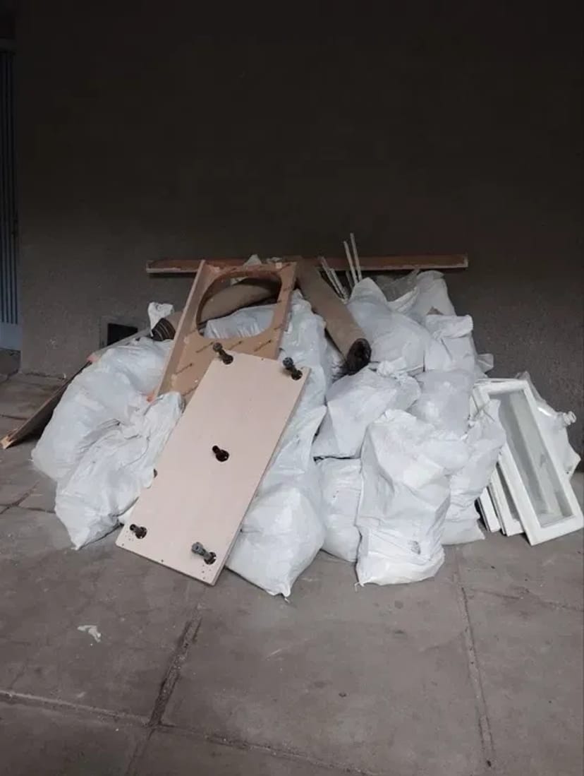 Вивіз сміття. Київ Лівий берег.