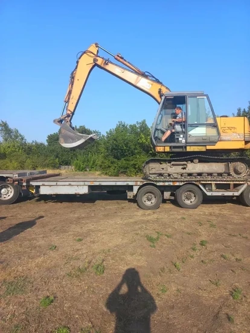 Послуги гусеничного екскаватора
