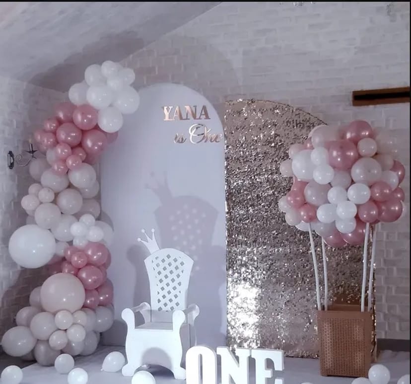 Фотозона, декорована на свято, весілля.