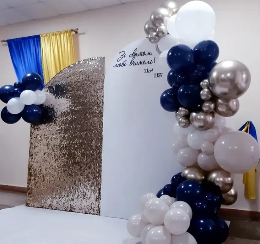 Фотозона, декорована на свято, весілля.