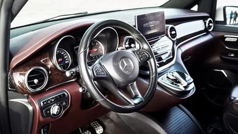 261 Mercedes Benz V class білий на весілля