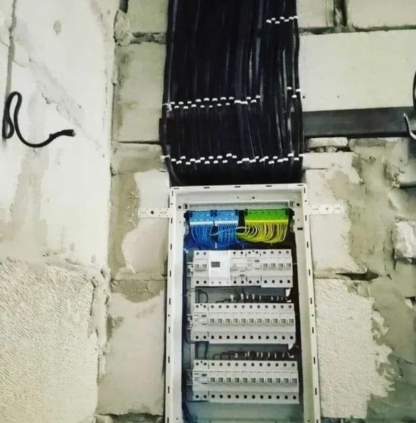 Електрик -Електромонтаж -Підключення інвертора станції