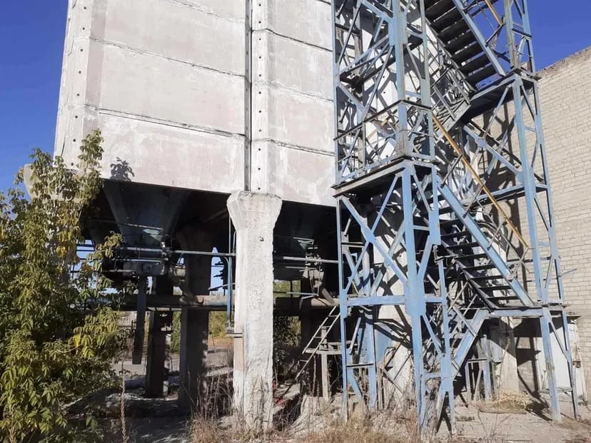 Цементний склад: Готова Площа для Вашої Сировини. Вигідна Пропозиція