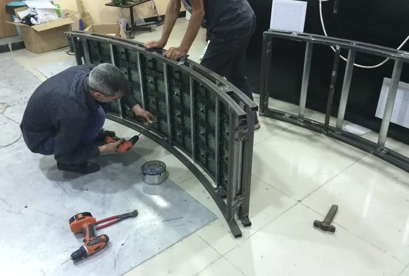 Ремонт люстр, гірлянд, світильників бегущих строк(вивісок),прожекторі