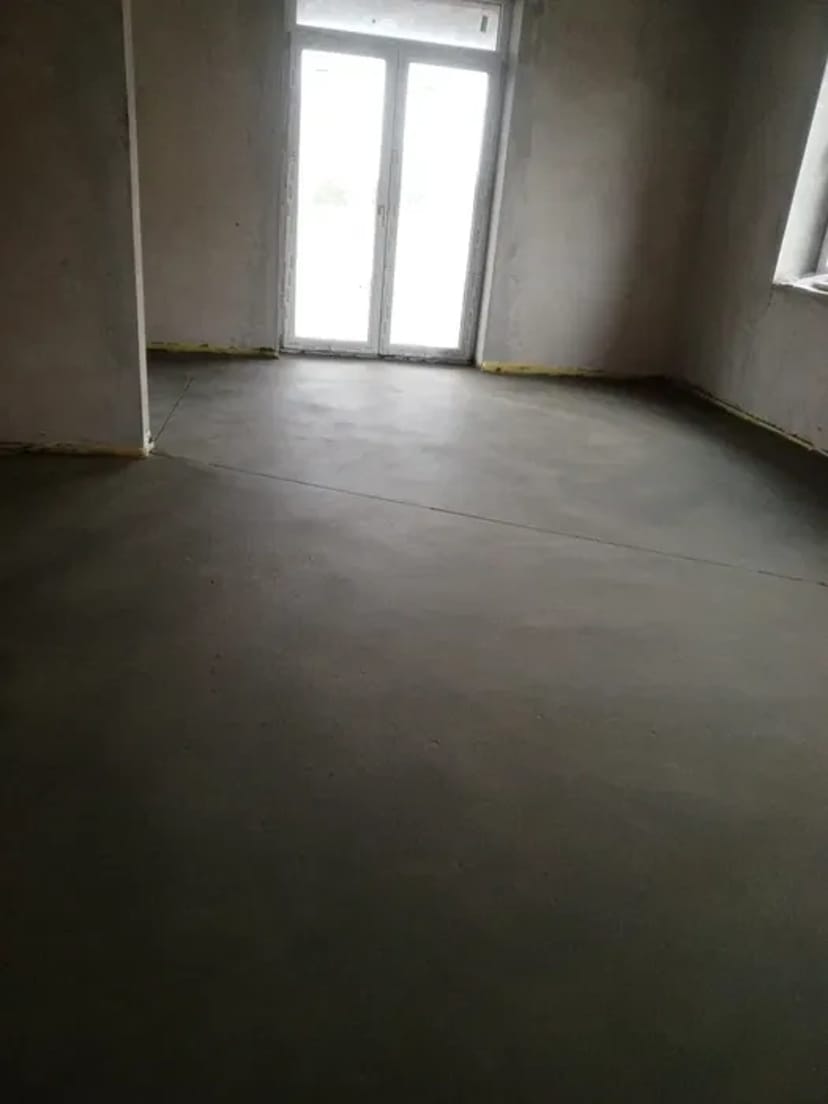 Професійна стяжка підлоги.