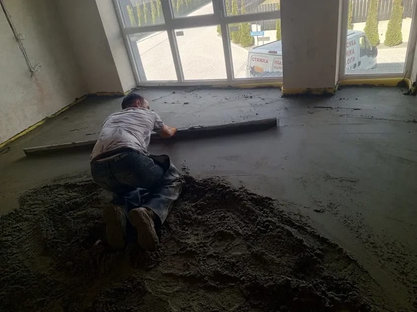 Професійна стяжка підлоги.