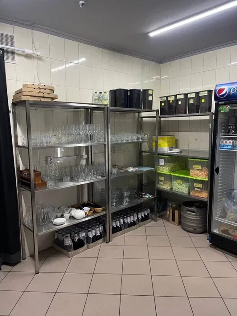 Кухня в діючому закладі. Готове приміщення з обладнанням, проведеною електрикою та водою