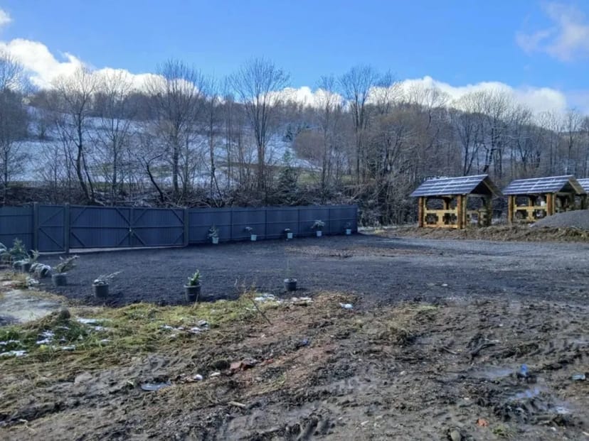 Парковка «Ровінь»— (підніжжя гори Пікуй)