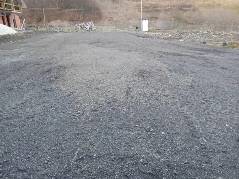 Парковка «Ровінь»— (підніжжя гори Пікуй)