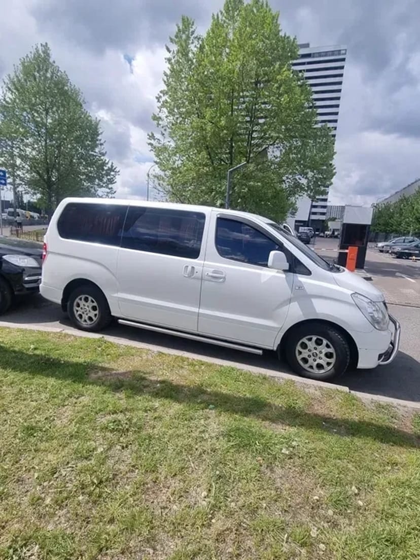 Мікроавтобус Hyundai H1 