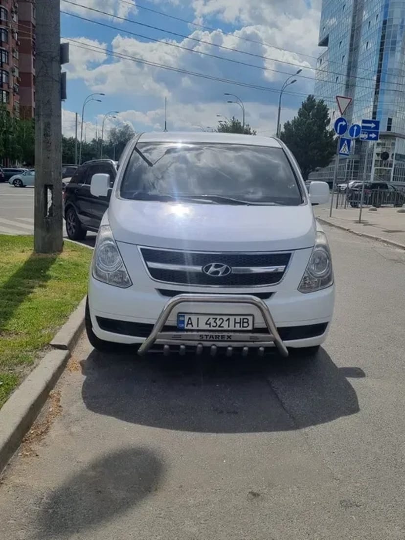Мікроавтобус Hyundai H1 