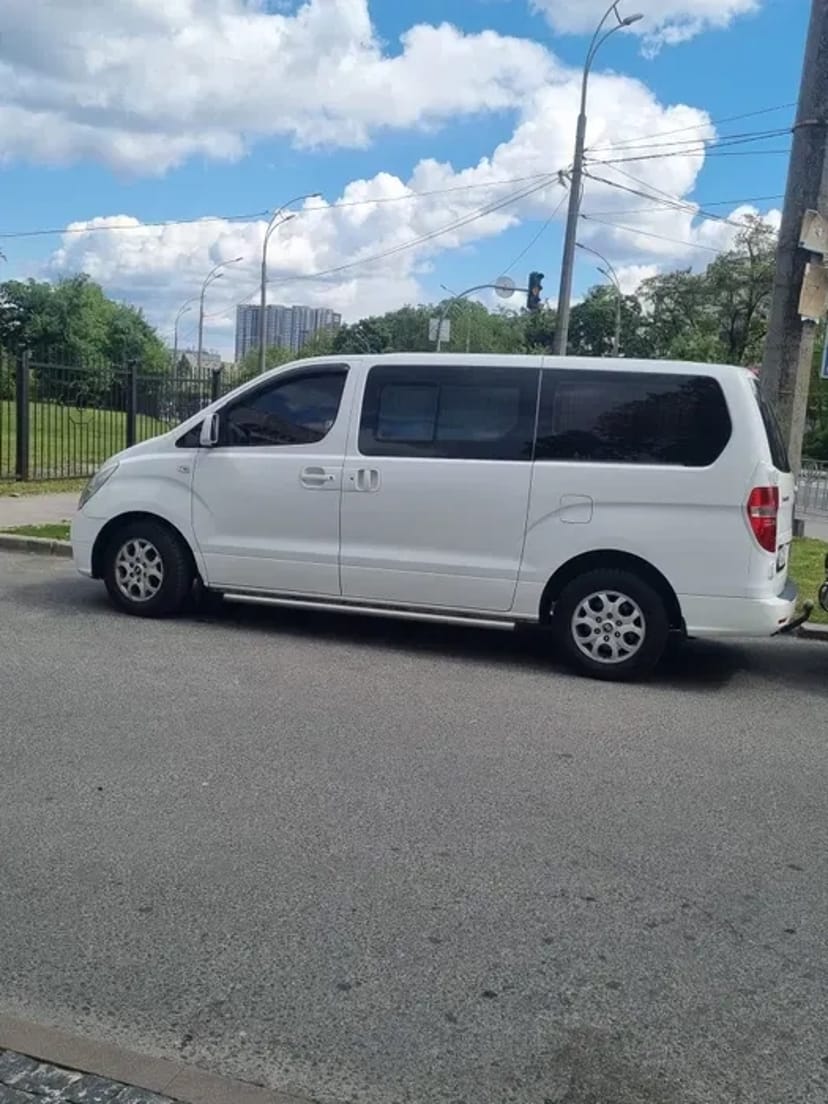 Мікроавтобус Hyundai H1 