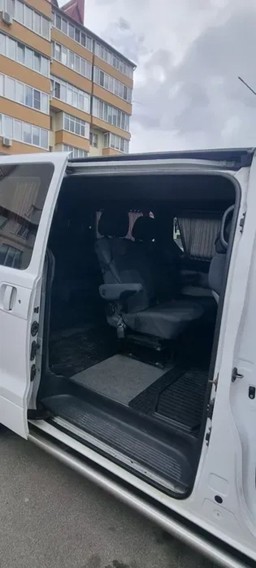 Мікроавтобус Hyundai H1 