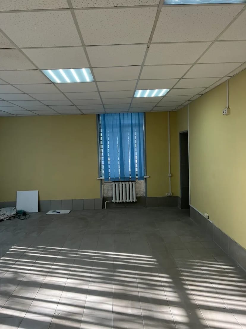 Фасадне приміщення 90 м2 в Дарницькому районі