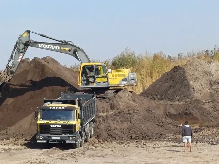 Послуги самоскиду 30 тонн ТАТРА 815 має повний привід 8х8